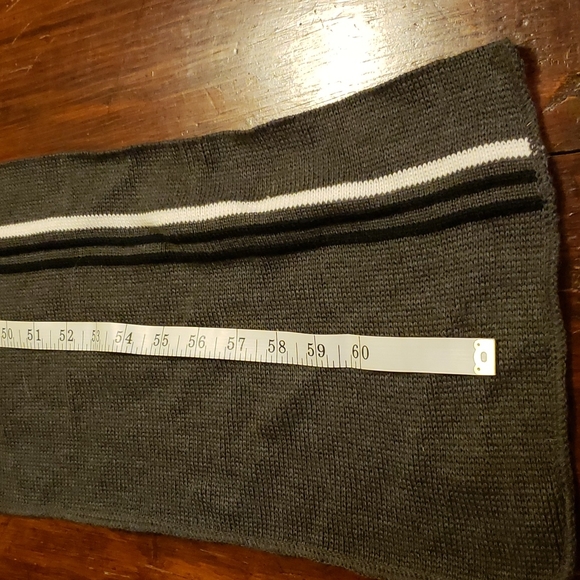 Eddie Bauer like new unisex scarf. Excellent quality. Make offer. - Picture 3 of 3
